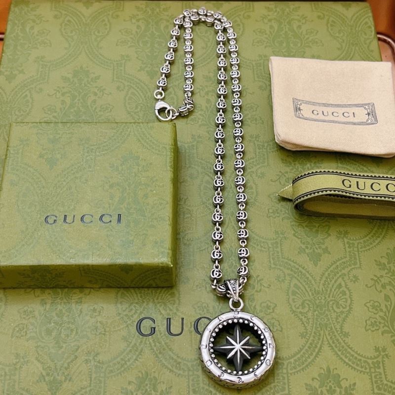 G*u*i necklaces
